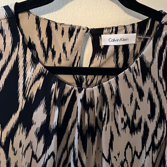 Calvin Klein Size Medium sleeveless top - Picture 2 of 4